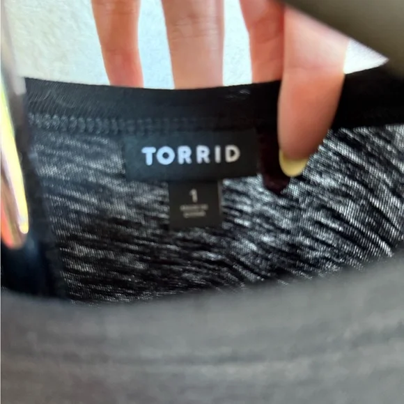 Torrid Cotton Slub Jersey Crew Neck Tulip Sleeve Tee - Picture 3 of 4